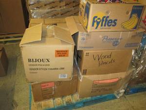pallet of fourth of july items and ...