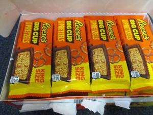 Box of 16- 2.6 oz Reeses Big Cup w...