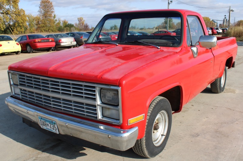 2407 MN Auto Auctions Thursday Night LET US SELL YOUR CAR HALF