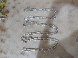 lot 115 image: 3 Safety Chains