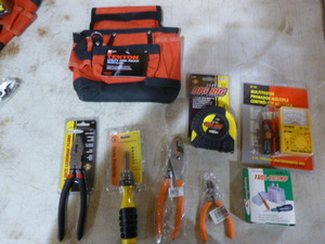 lot 165 image: Tekton Utility Tool Pouch