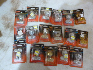 lot 206 image: 17 Packs of Silver Claw Side Post Battery Terminals