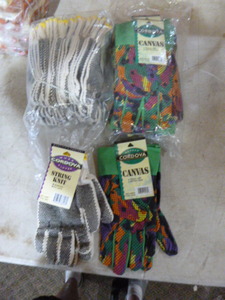 lot 214 image: 2 Dozen Pair of Work Gloves