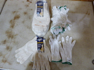 lot 216 image: 2 Dozen Pair of Work Gloves