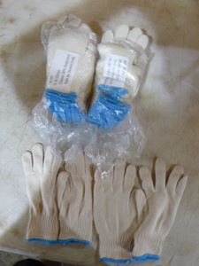 lot 218 image: 2 Dozen Pair of Work Gloves