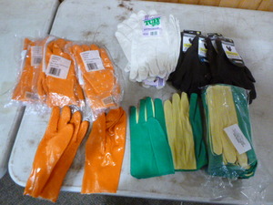lot 221 image: 26 Pair of Work Gloves