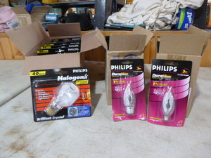 lot 233 image: 3 Cases of Light Bulbs