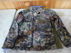 lot 239 image: Mossy Oak Yukon Gear Womens Hunting Jacket