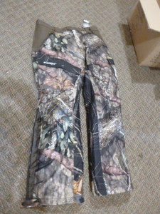 lot 244 image: Mossy Oak Yukon Gear Mens Hunting Pants