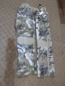 lot 245 image: Mossy Oak Yukon Gear Womens Hunting Pants