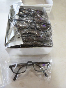 lot 362 image: 1 Dozen Pair of Reading Glasses