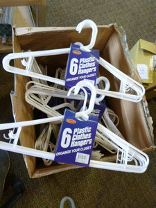 lot 395 image: 24 Packs of Plastic Clothes Hangers
