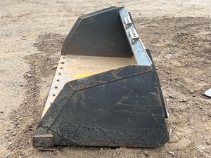 lot 8 image: Bobcat 66 Light-Material Bucket