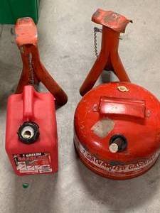New Line Gas Cans & Jackstands