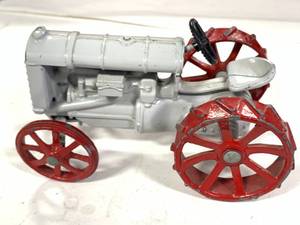 Fordson Metal Tractor 6� Long