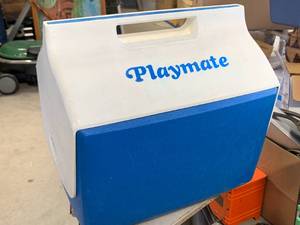 Vintage Blue 1980�s Igloo Playmate Cooler