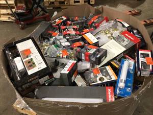Pallet of Door Locks and Locks various models and conditions -customer returns  Review all pictures
