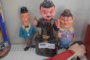 lot 7 image: Laurel and Hardy. Dolls