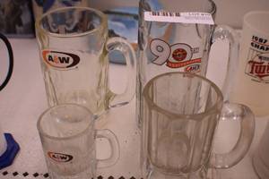 lot 19 image: A&W Mugs