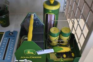 lot 24 image: John Deere Collection