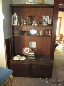 Vintage TV hutch with (2) lower cab...
