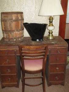 Vintage Wood (7) drawer Desk with b...
