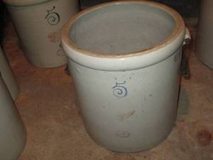 5-gallon Redwing Crock in fantastic...
