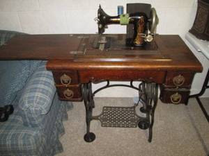 Antique Davis variable speed sewing...