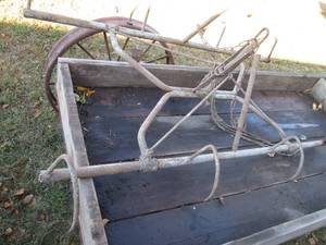 Antique Hay Bale Grappler...