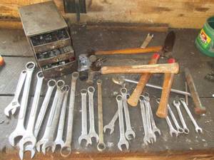 Benchtop lot containing assorted du...