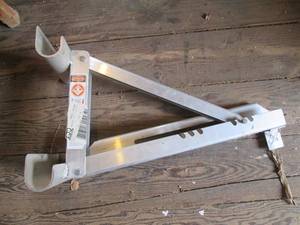 Aluminum Two rung ladder bracket (l...