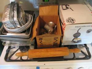 Mixture Glass and Metal baking pans...