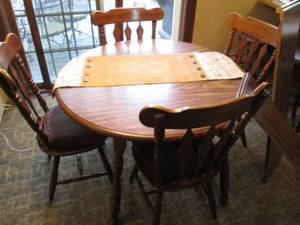 Round Wooden dining table with carv...