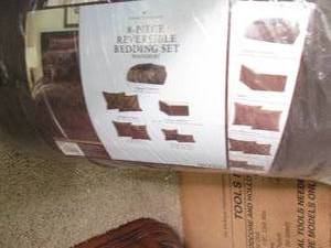eight piece queen size bed comforte...