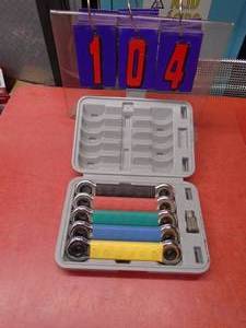 lot 104 image: 5 piece metric close quarters wrench set. New in box. As shown.