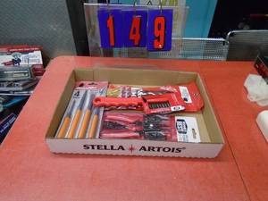 lot 149 image: Flat of chisels, steel & brass brushes & snap ring pliers. As shown.