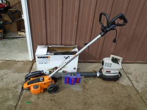 lot 170 image: Worx 110 volt lawn edger & Ryobi 2 cycle blower. As shown.