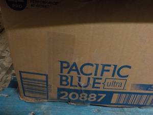lot 6 image: Case of Georgia Pacific Blue Ultra ...