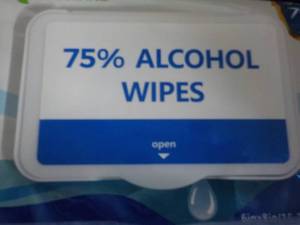 lot 20 image: Case of Ho Cleans 1200 Alcohol Wipe...