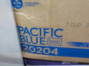 lot 24 image: Case of Georgia Pacific Blue Basic ...