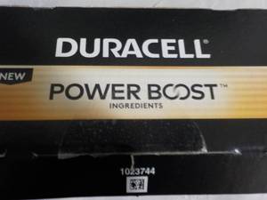 lot 28 image: 31 Duracell AA batteries...