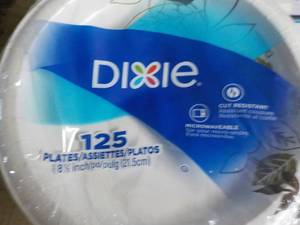 lot 45 image: Dixie 125 Paper Plates...