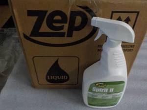 lot 56 image: Case of 12 qt Spray Bottles ZEP Spi...