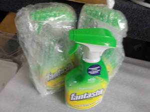 lot 140 image: 3- 32 oz Spray Bottles Fantastik Di...