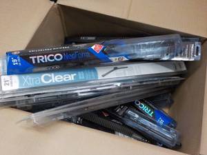 lot 175 image: 20 Windshield Wipers variety of Bra...