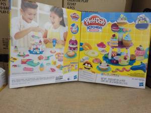 lot 195 image: 2 Play Doh Kitchen Creations...