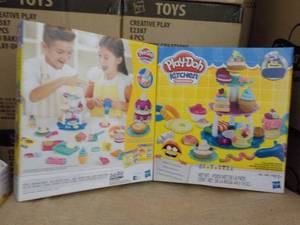 lot 197 image: 2 Play Doh Kitchen Creations...