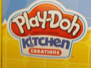 lot 198 image: 2 Play Doh Kitchen Creations...
