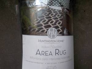 lot 260 image: IndoorOutdoor Rug 710 x 10...
