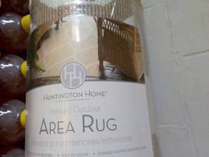 lot 261 image: IndoorOutdoor Rug 710 x 10...